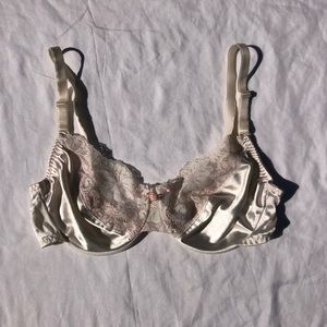 Vintage white lacy Olga bra